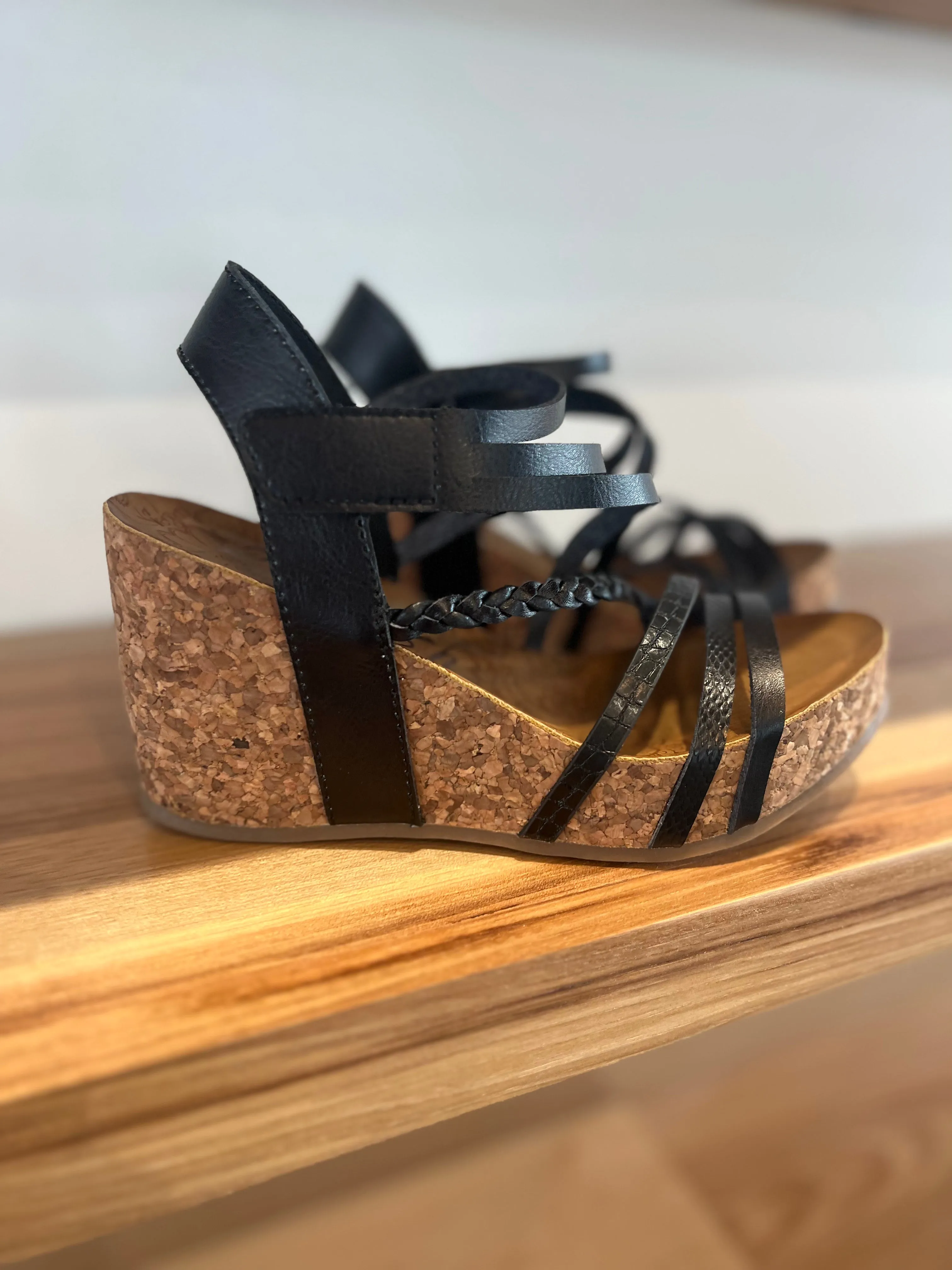 Blowfish Heidi Wedges (Black Dyecut)