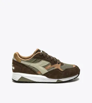 Diadora N902 Trainers