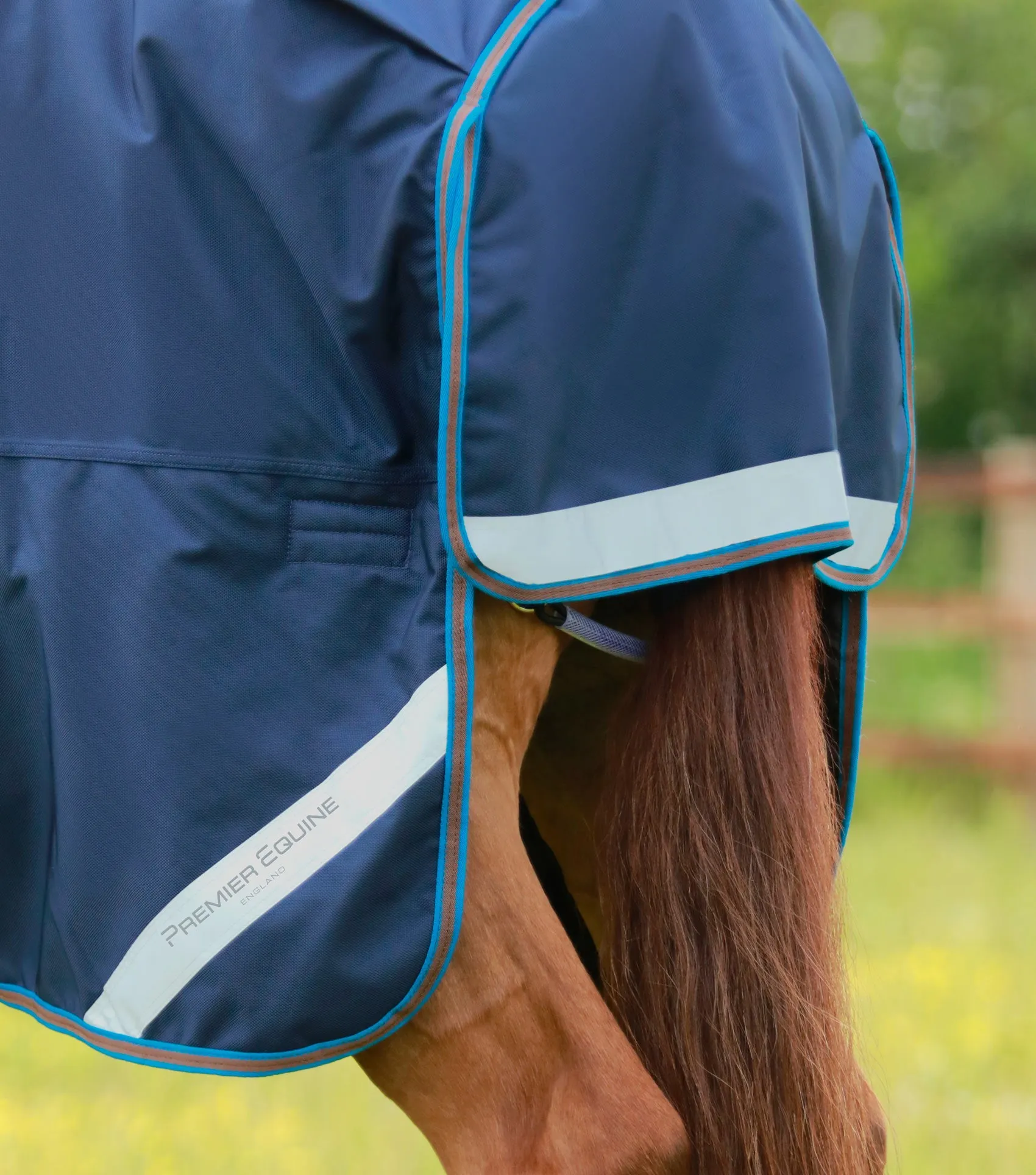 Titan 200g Turnout Rug with Snug-Fit Neck Cover Navy